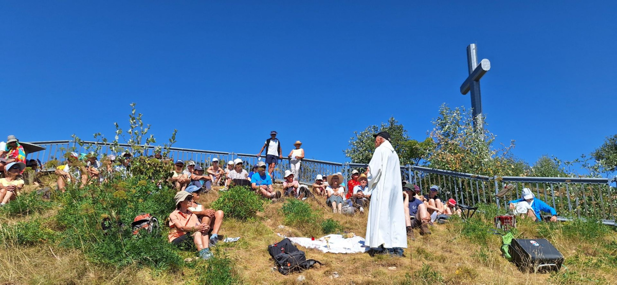 4 12 07 26 Messe en plein air